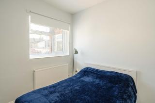 2 bed, FREE parking, SKY - Bedford - 1