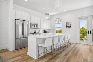 Endless Summer Estate With Pool And Game Room - 5