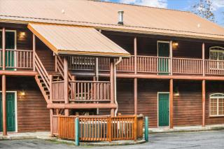 Beautiful Lofted Condo, Centrally Located - Gatlinburg - 2