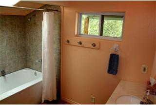 Enchanting Room Rental with Stunning Lake Views near Houston, Texas - Burnet - 2