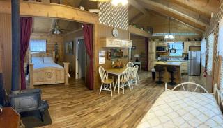 Texas Hill Country Glamping in this Rustic Cabin - Perfect for Family Vacations in the South - Vanderpool - 7