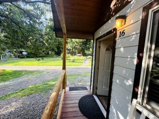 Charming Cabin for an Off-Grid Getaway in Umpqua National Forest, Oregon - Idleyld Park - 6
