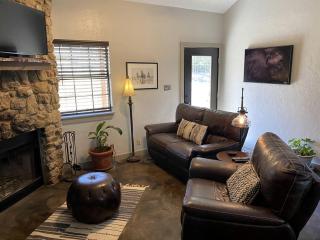 Wimberley Romance: Escape to a Cozy Cabin Nestled in Nature, TX - Wimberley - 1