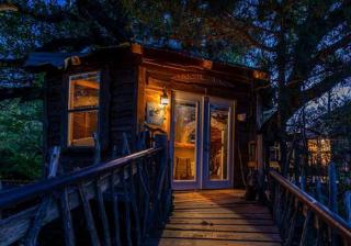 Tree House Rental with Private Pool in Celeste, for Glamping Adventures in Texas - - 5