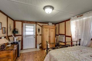 Intimate Bandera Cabin Rental for a Romantic Hill Country Getaway - Medina - 3