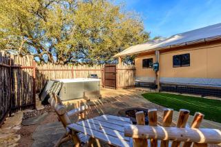 Beautiful Glamping Tented Cabin in Ingram, Texas, with Access to the Guadalupe River - Hunt - 1