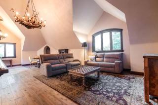Castle Gatehouse Rental for a Unique Getaway near Bolton Landing, New York - Bolton - 3