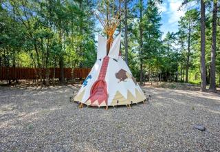 Gorgeous Pet Friendly Log Cabin with a Tipi and Pond, Perfect for a Weekend Getaway, Minutes from Hochatown - Broken Bow - 5