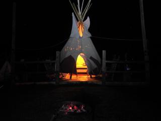 Cute Tipi in Tres Piedras for New Mexico Glamping Escapes - - 2