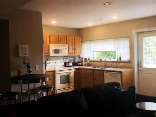 Beautiful and Luxurious Guest Suite Rental Ideal for Weekend Getaways from Kansas City - Excelsior Springs - 8