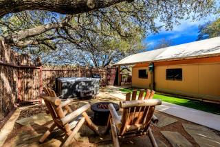 Glamping Vacations in a Luxury Tented Cabin near River Guadalupe, in Ingram, Texas - Hunt - 5