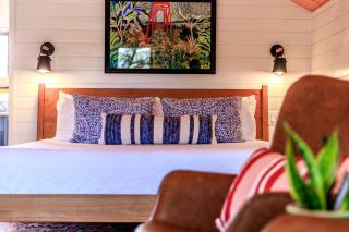 Glamping Vacations in a Luxury Tented Cabin near River Guadalupe, in Ingram, Texas - Hunt - 3
