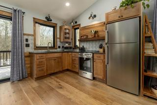 Stunning Cabin with Spa Perfect for Outdoor Sports in Carbondale, Illinois - Carbondale - 3