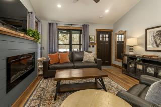 Stunning Cabin with Spa Perfect for Outdoor Sports in Carbondale, Illinois - Carbondale - 2