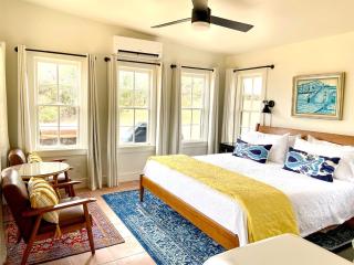 Efficiency-Style Cabin with Spa Lovely for a Couples Escape in Hunt, Texas - Hunt - 5