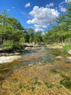 Efficiency-Style Cabin with Spa Lovely for a Couples Escape in Hunt, Texas - Hunt - 2