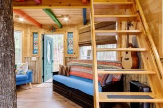 Colorful Treehouse with Beautiful Mountain Views in Copperhill, Tennessee - 3