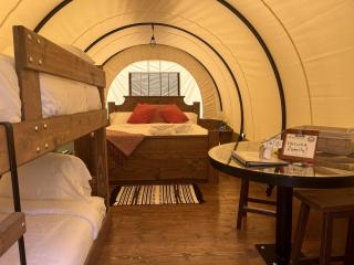 Charming Covered Wagon Retreat for Four in Lillington, North Carolina - Lillington - 6