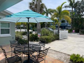 Palm Haven Beach Side Villa - Holmes Beach - 2