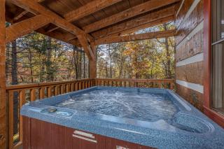 Amazing Wooden Cabin with Hot-tub and Game Room in Sevierville, Tennessee - Zion Grove - 8