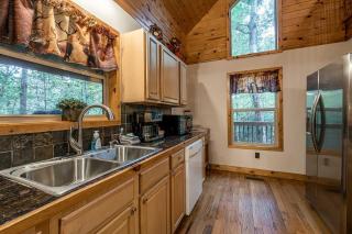 Secluded Cabin with Hot-tub and Fire Pit in Cleveland, Georgia - Cleveland - 2