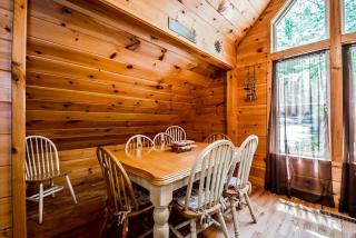 Gorgeous Cabin with Pool Table, Fire Pit and Hot-tub in Cleveland, Georgia - 8