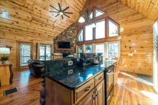 Pet-Friendly Cabin with Outdoor Living Space in Cleveland, Georgia - Cleveland - 2