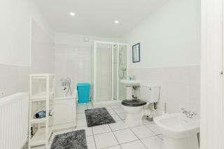 Large & comfortable room in a vintage Victorian house - 4