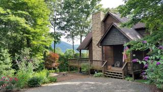 Secluded Cabin with Pool Table Nestled Amidst Georgia's Forests in Hiawassee, Georgia - Hiawassee - 9