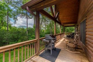 Secluded Cabin with Pool Table Nestled Amidst Georgia's Forests in Hiawassee, Georgia - Hiawassee - 8