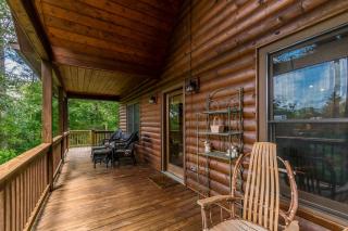 Secluded Cabin with Pool Table Nestled Amidst Georgia's Forests in Hiawassee, Georgia - Hiawassee - 6