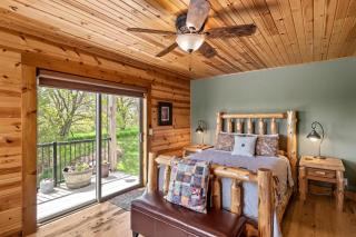 Gorgeous and Modern Cabin Rental with Lake Views near Omaha, Nebraska - 4