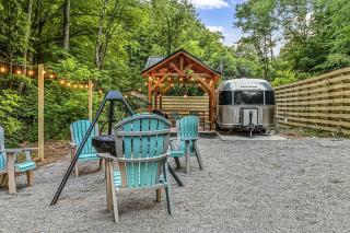 Remarkable Airstream Completely Equipped with Private Patio in Tennessee - Sevierville - 4