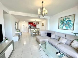 Large Deluxe Front Sea View Apartment Benalbeach - Benalmádena - 3