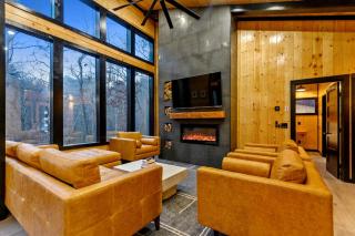 Two Gorgeous Cabins with Basketball Court in Broken Bow, Oklahoma - Broken Bow - 2