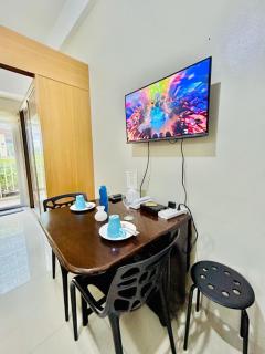 SGG Place Deluxe Room Pool View - MOA Shell Residences Near Airport - 1