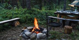 Remote Lakeside Bell Tent with Outdoor Sauna in Finland - 2