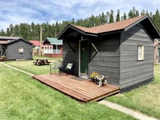 Tiny Cabin with Beautiful Lake Views in Rapid City, South Dakota - Rapid City - 3