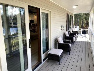 Gorgeous Cottage with Hot-tub and Games in Beaver Cove, Maine - The Highlands - 1