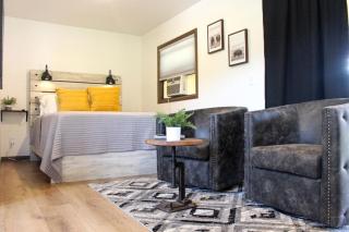 Cute Creek-Side Cabin Nestled by Mount Rushmore in Rapid City - 8