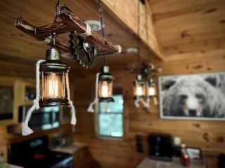 Awesome Comfy Cabin with Jacuzzi, Game Room and Screened Porch in Georgia - 6