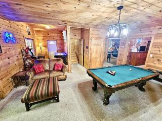 Awesome Comfy Cabin with Jacuzzi, Game Room and Screened Porch in Georgia - 5