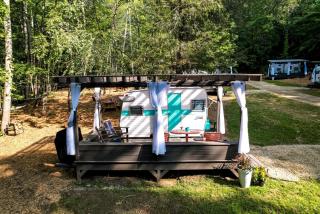 Vintage Camper Rental in Franklin for Couples Getaway in the Mountains in North Carolina - 9