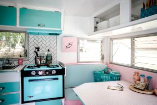 Vintage Camper Rental in Franklin for Couples Getaway in the Mountains in North Carolina - 4