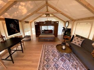 Luxurious Texas Camping Retreat on Lake Bastrop - Bastrop - 3