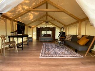 Luxurious Texas Camping Retreat on Lake Bastrop - Bastrop - 2