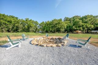 Off-Grid Tiny House with Fire Pit and Countryside Views in Tennessee - Newport - 7