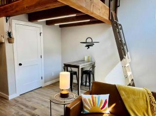 Romantic Getaways to the New Braunfels in this Fully-Equipped Tiny House in Texas - 5