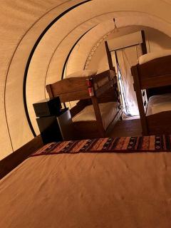 Rustic Conestoga Glamping Covered Wagon for Amazing Getaways to Oklahoma Farm - Moore - 3
