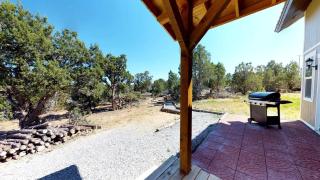 Spacious Seven-Person Cottage Rental with Covered Porch near Moab, Utah - Blanding - 6
